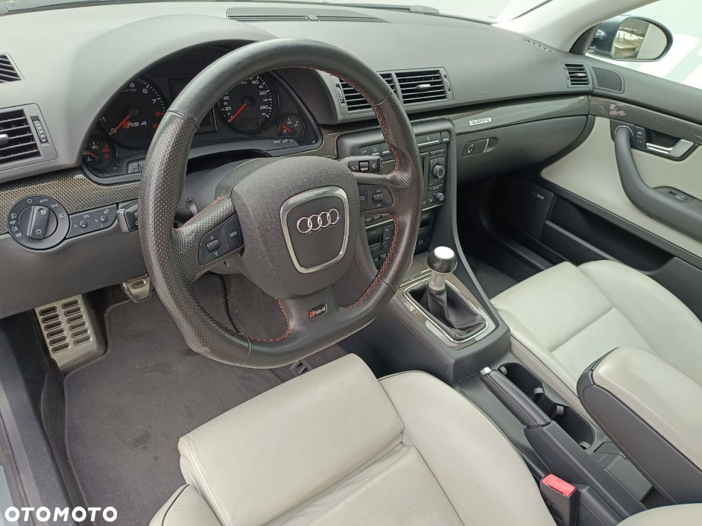 Audi RS4 Limousine Standard - 28