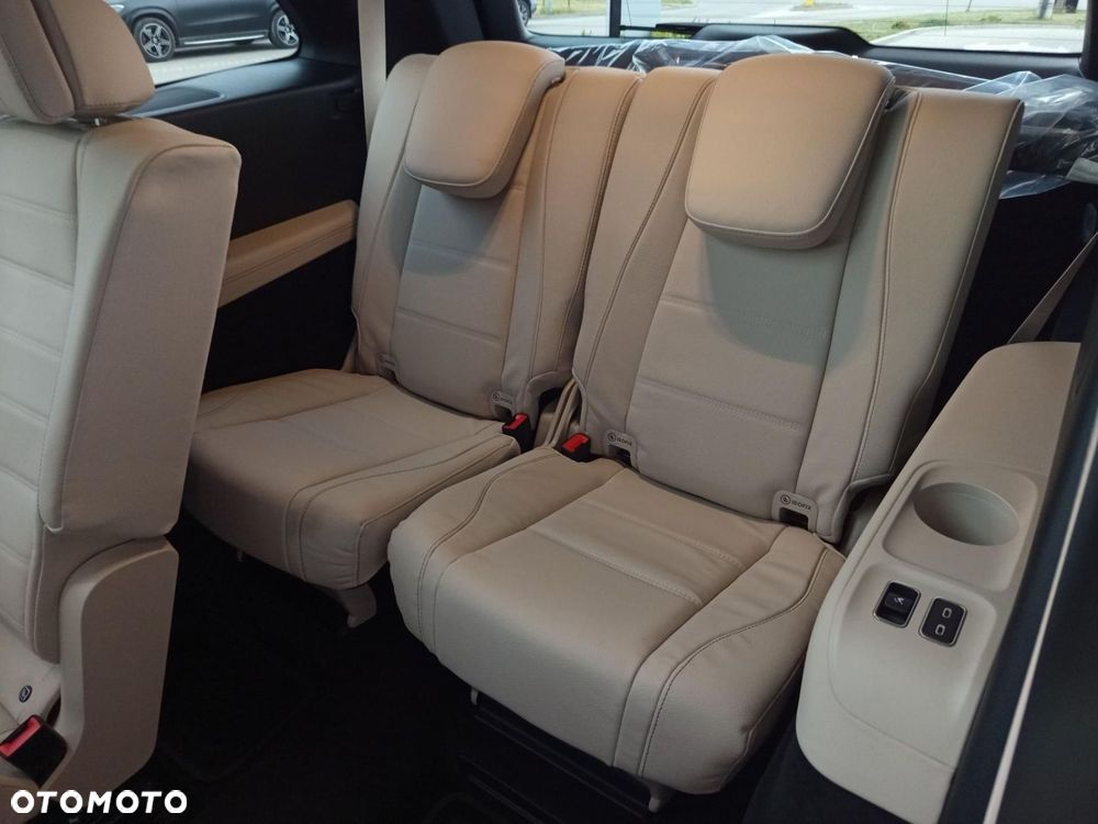 Mercedes-Benz GLS - 12