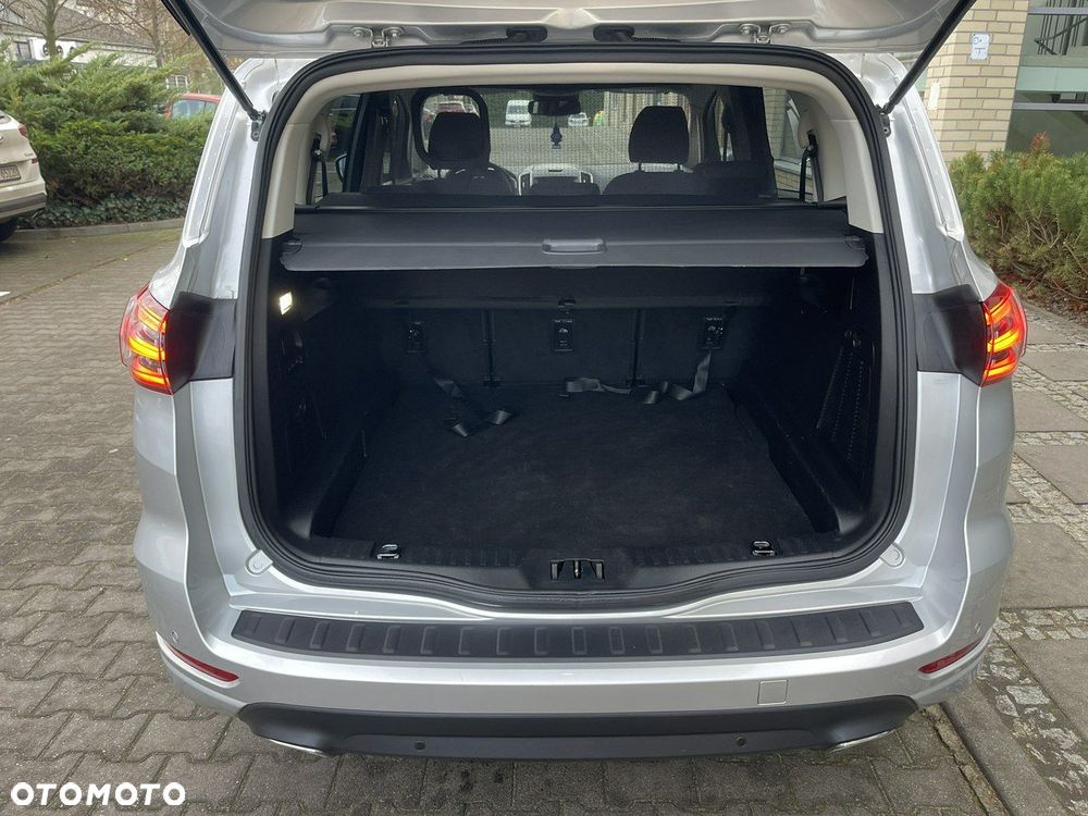 Ford S-Max - 11