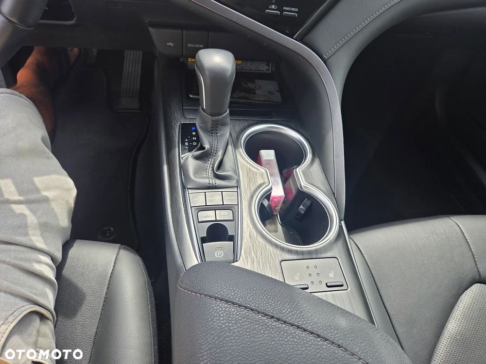 Toyota Camry 2.5 Hybrid Executive CVT - 8