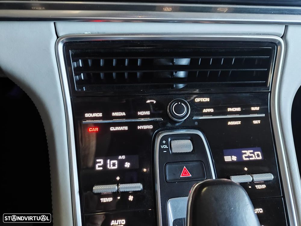 Porsche Panamera 4 E-Hybrid Platinum Edition - 42