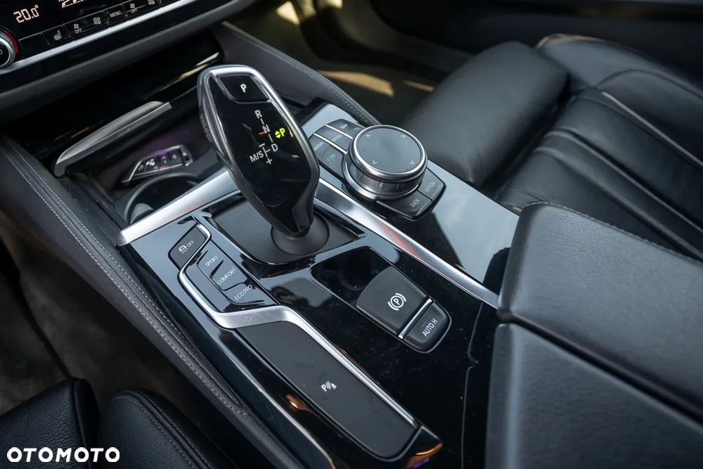 BMW Seria 5 520d xDrive Luxury Line sport - 29