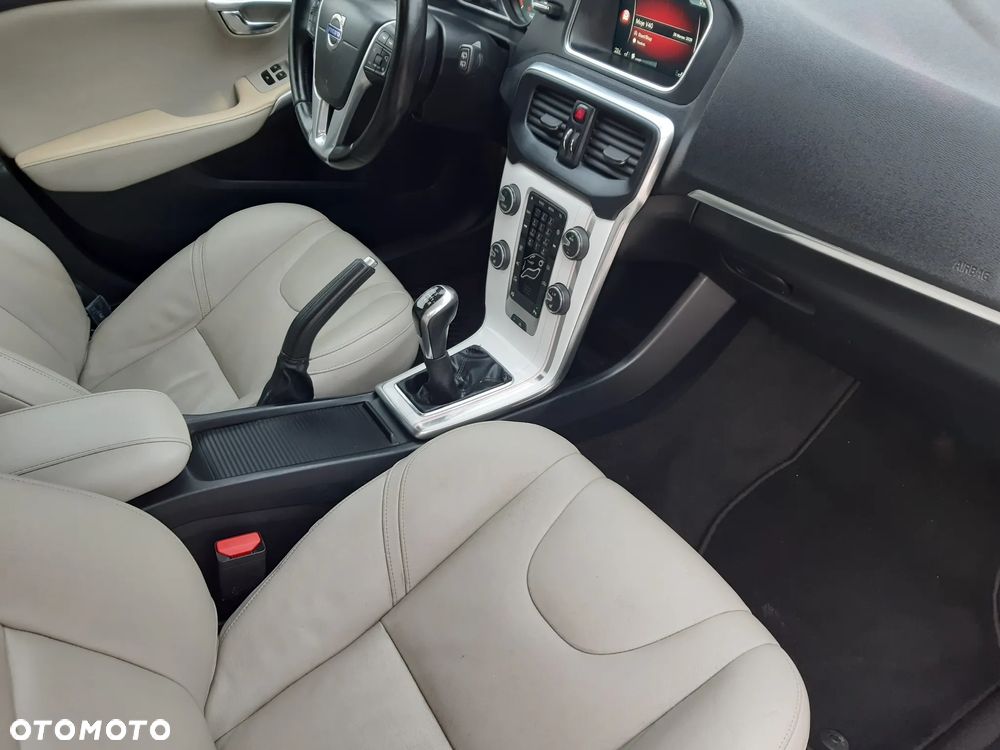 Volvo V40 D4 Summum - 24