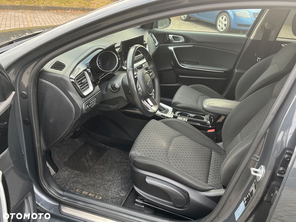 Kia Ceed - 10