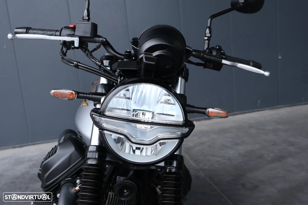 Moto Guzzi V7 850 Stone Centenario (edição especial) - 9
