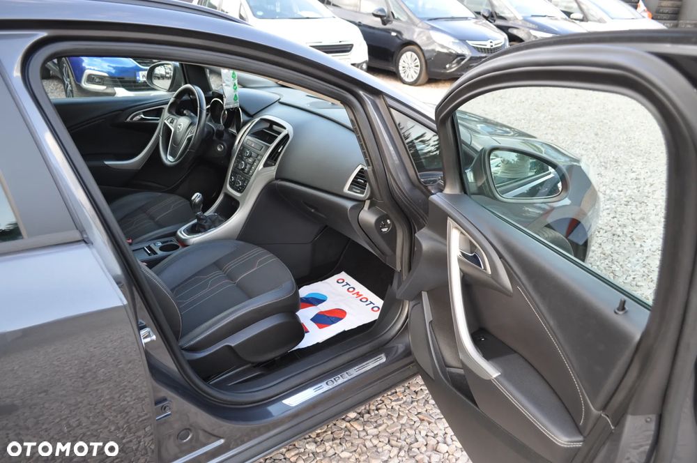 Opel Astra 1.4 Turbo 150 Jahre - 14