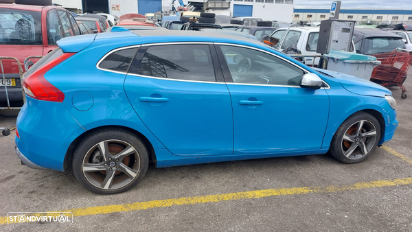 VOLVO V40 D2 PARA PEÇAS (LER DESCRIÇÃO)