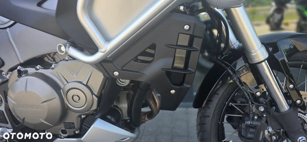 Honda VFR - 13