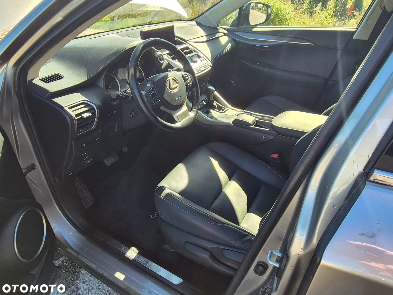 Lexus NX 300h - 25