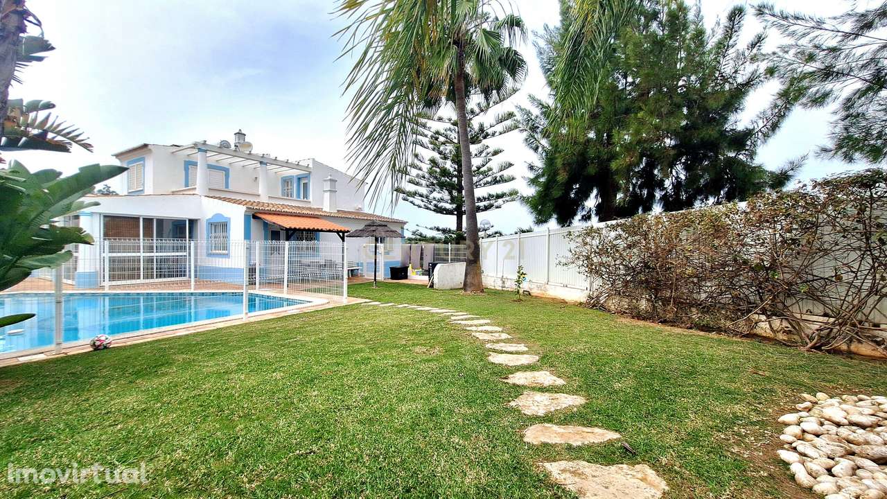 Moradia isolada com 4 quartos na Quinta dos Álamos - Guia - Grande imagem: 3/40