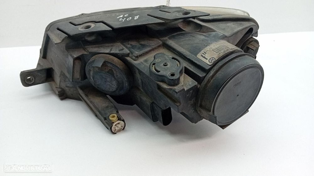 Ótica / farol direita VOLKSWAGEN Passat (3C2) - 2