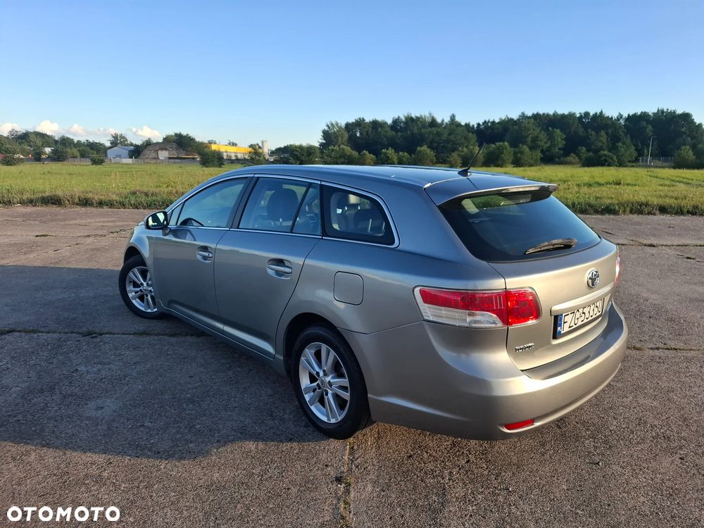 Toyota Avensis 2.0 D-4D Luna - 8
