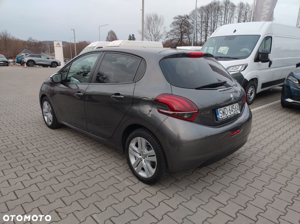 Peugeot 208 - 5