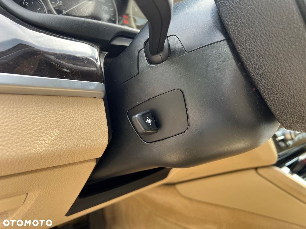 BMW Seria 5 535i xDrive - 13