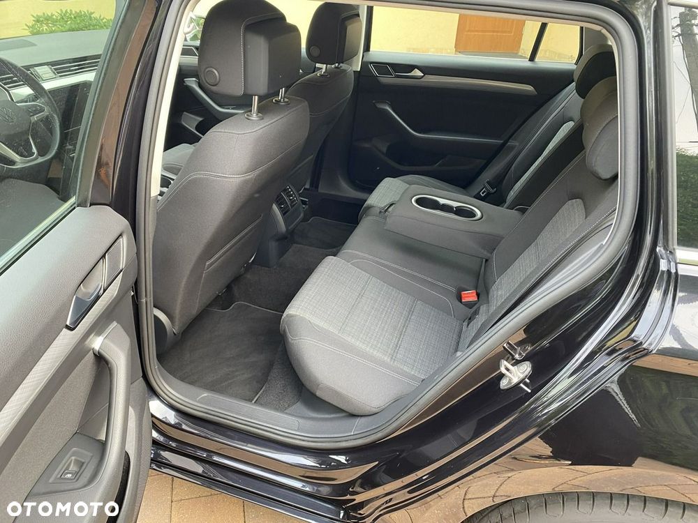 Volkswagen Passat - 32