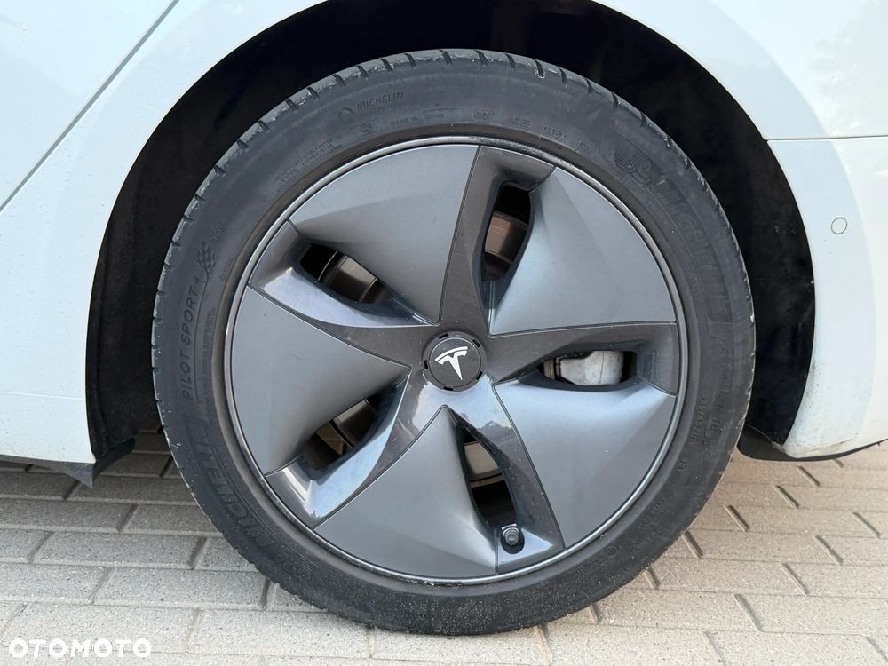 Tesla Model 3 - 16