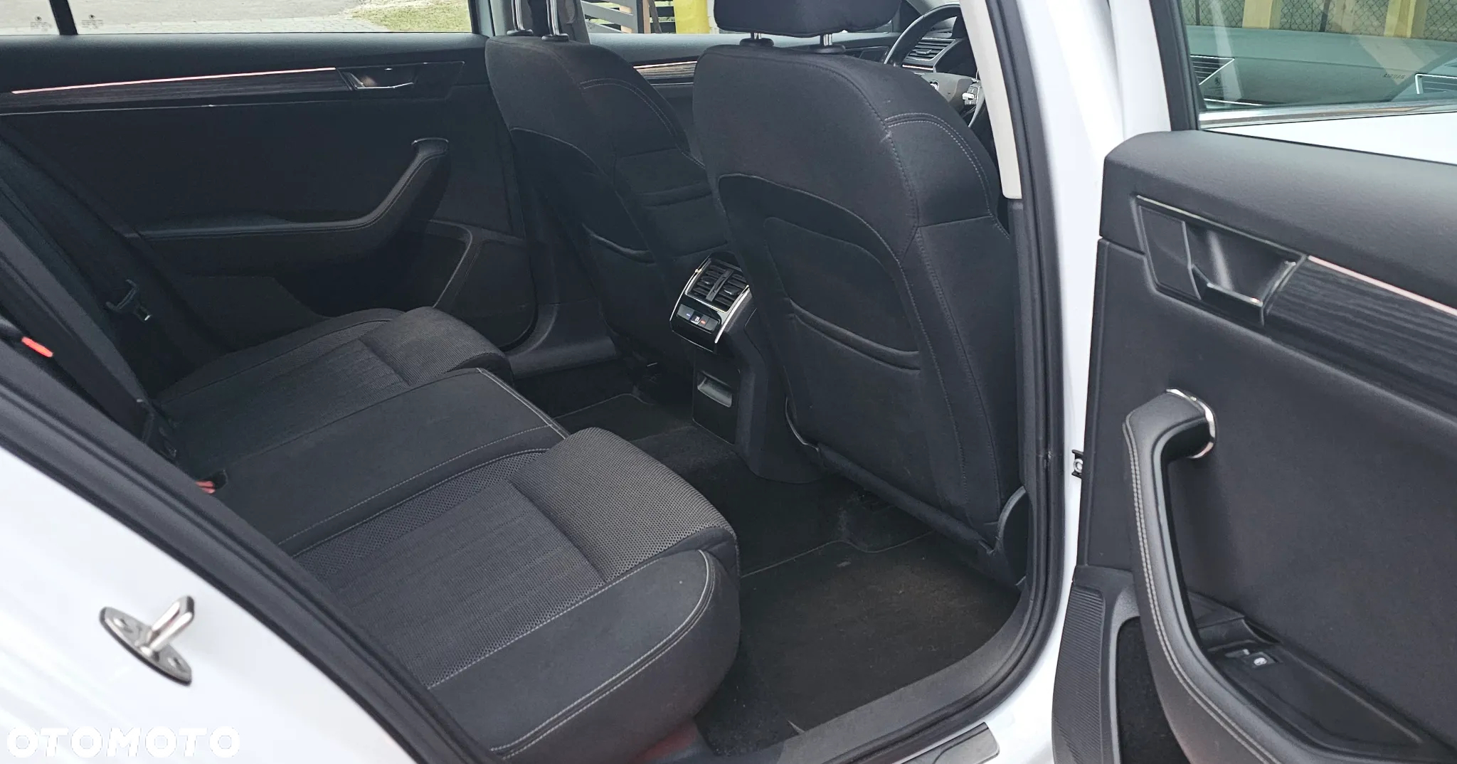 Skoda Superb Combi 2.0 TDI DSG Premium Edition - 21