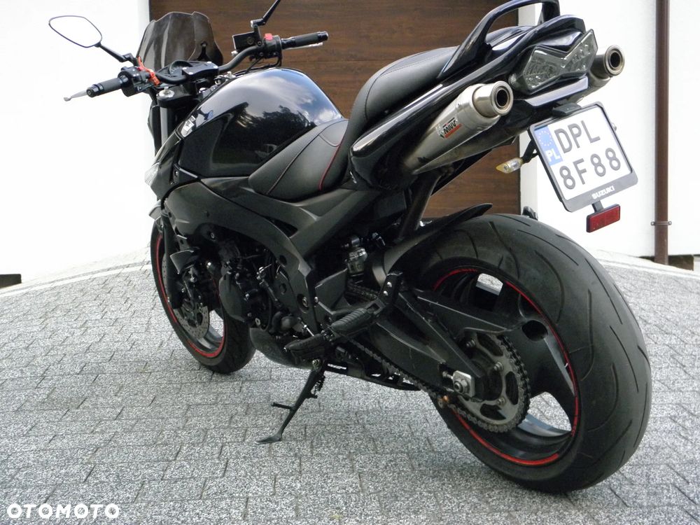 Suzuki GSR - 7