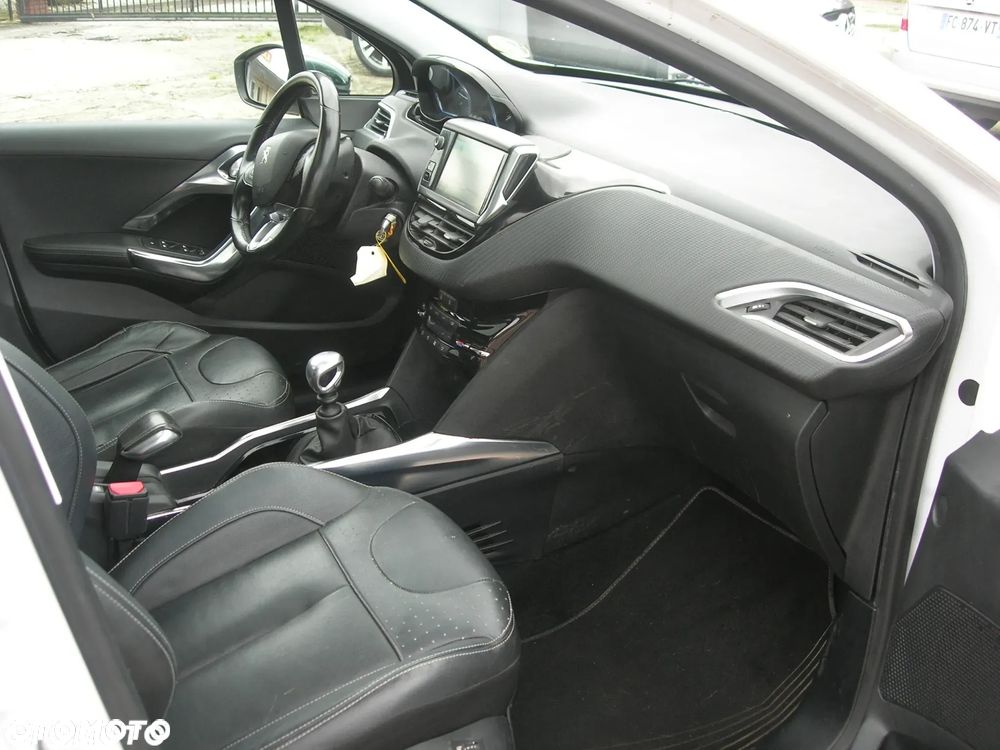 Peugeot 2008 1.6 e-HDi Allure S&S - 21