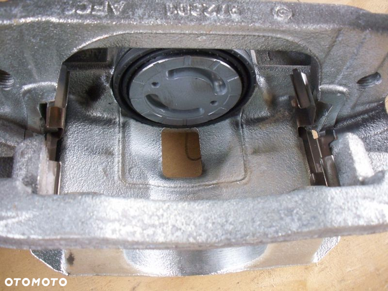 Iveco Daily 35C prawy zacisk elektryczny 2019rok 500086433 - 3