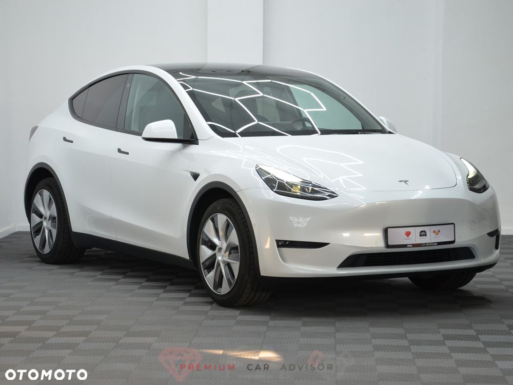 Tesla Model Y Long Range AWD - 1