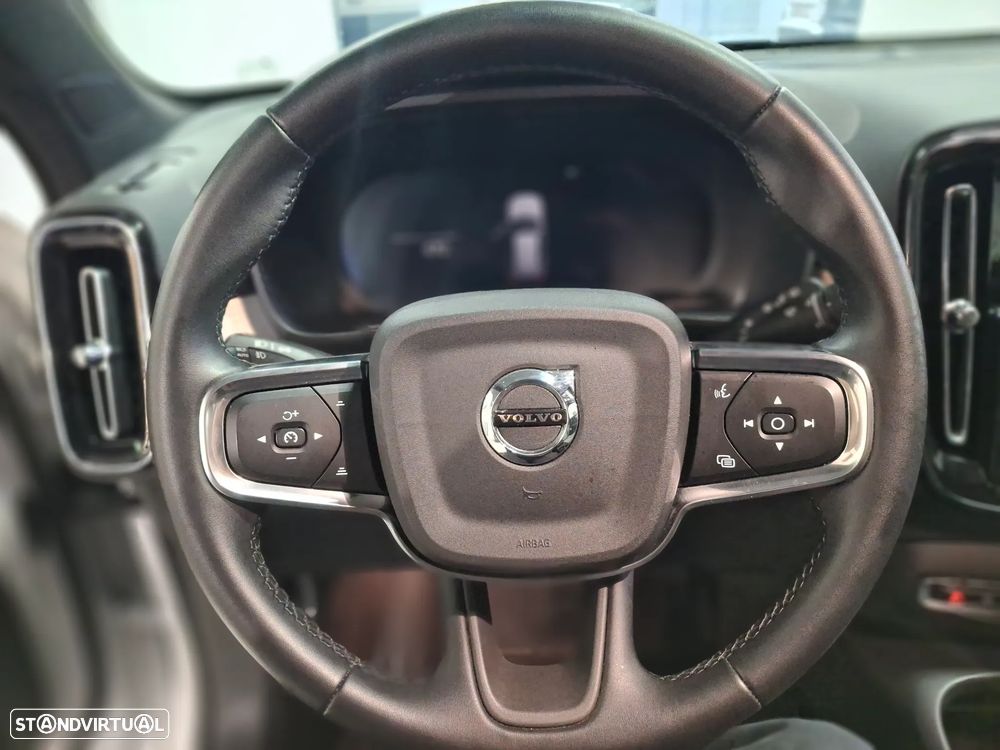 Volvo XC 40 2.0 B3 Plus Dark - 20