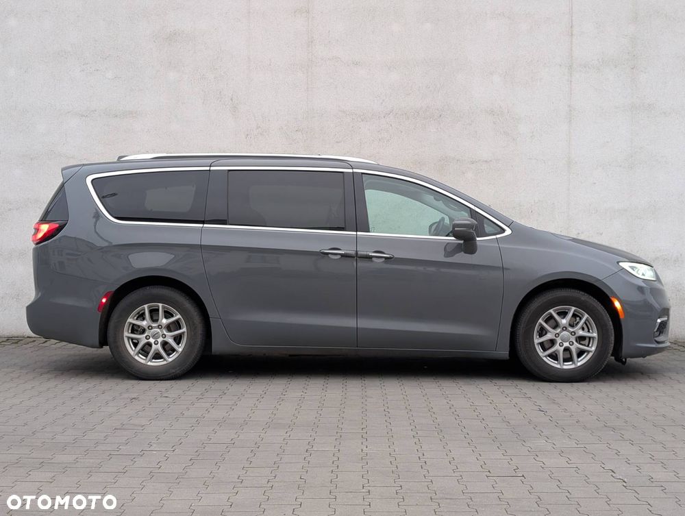 Chrysler Pacifica - 5