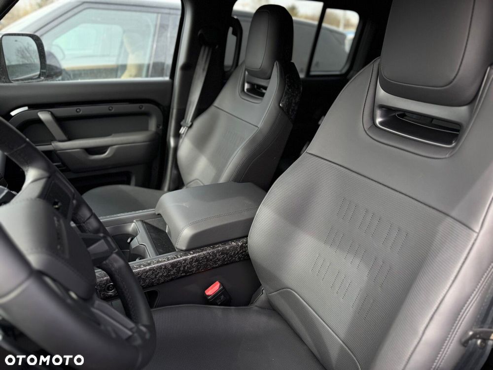 Land Rover Defender - 6