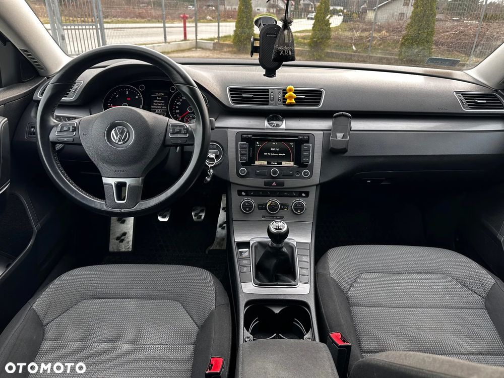 Volkswagen Passat 2.0 TDI DPF BlueMotion Technology Comfortline - 14