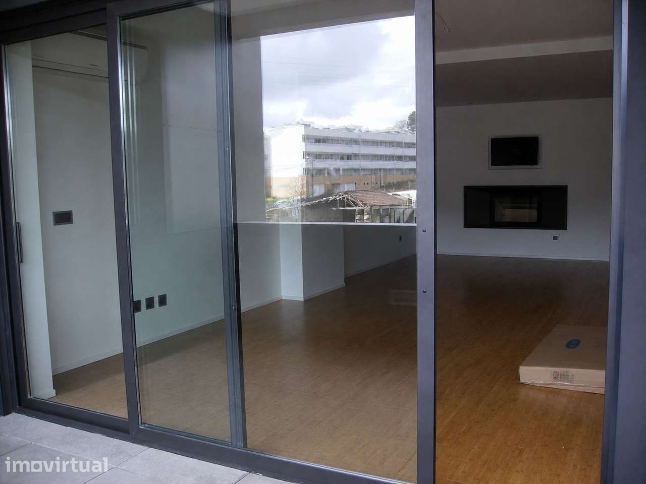 T3 com varanda, garagem, ar condicionado, estores eléctricos em Braga - Grande imagem: 4/17