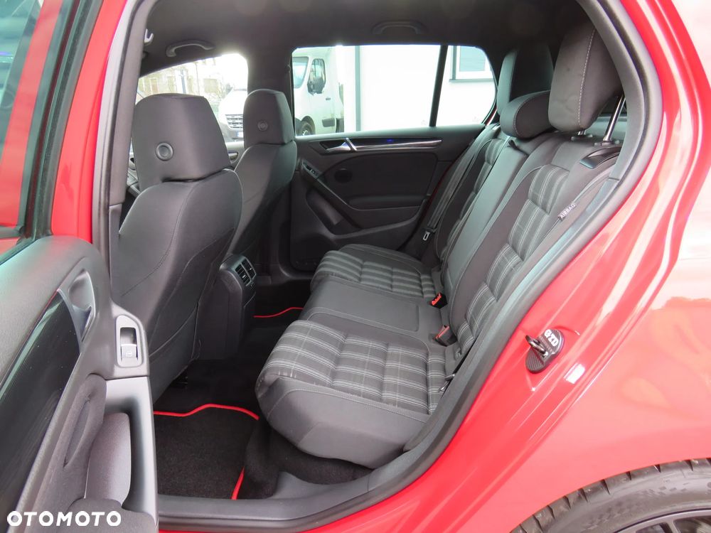 Volkswagen Golf - 26