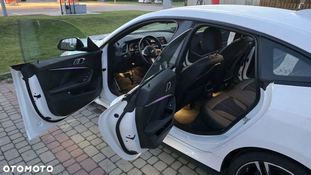 BMW Seria 2 218d M Sport - 9