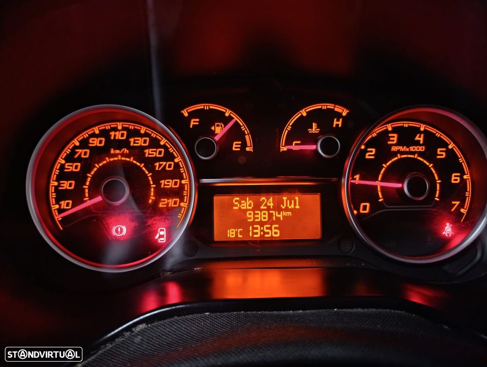 Fiat Doblo 1.6 M-Jet XL (3 Lug. ) - 25