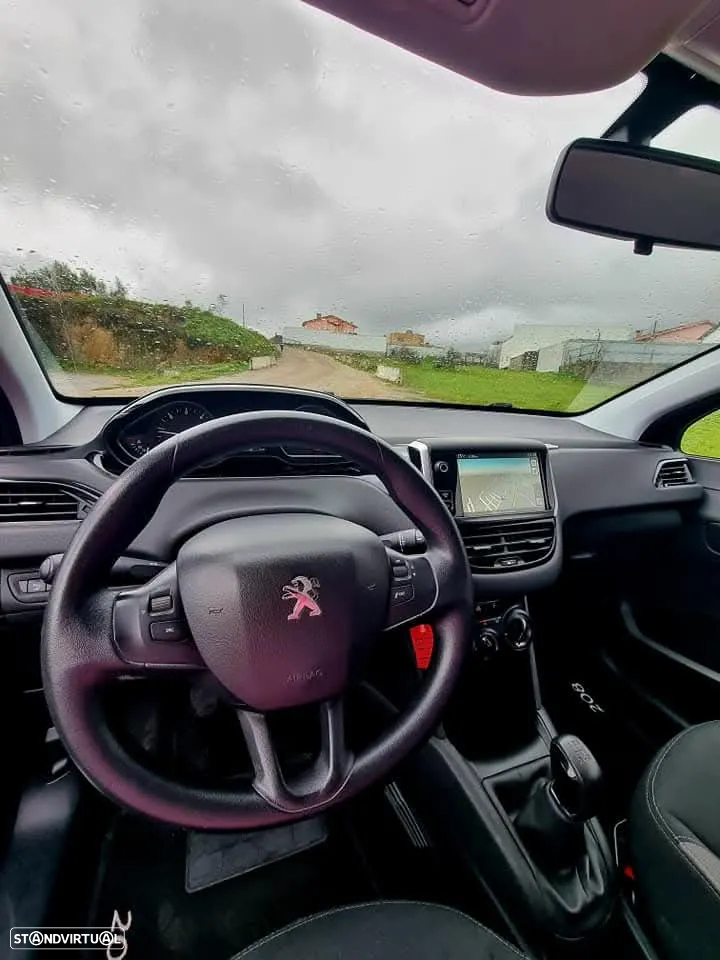 Peugeot 208 - 13