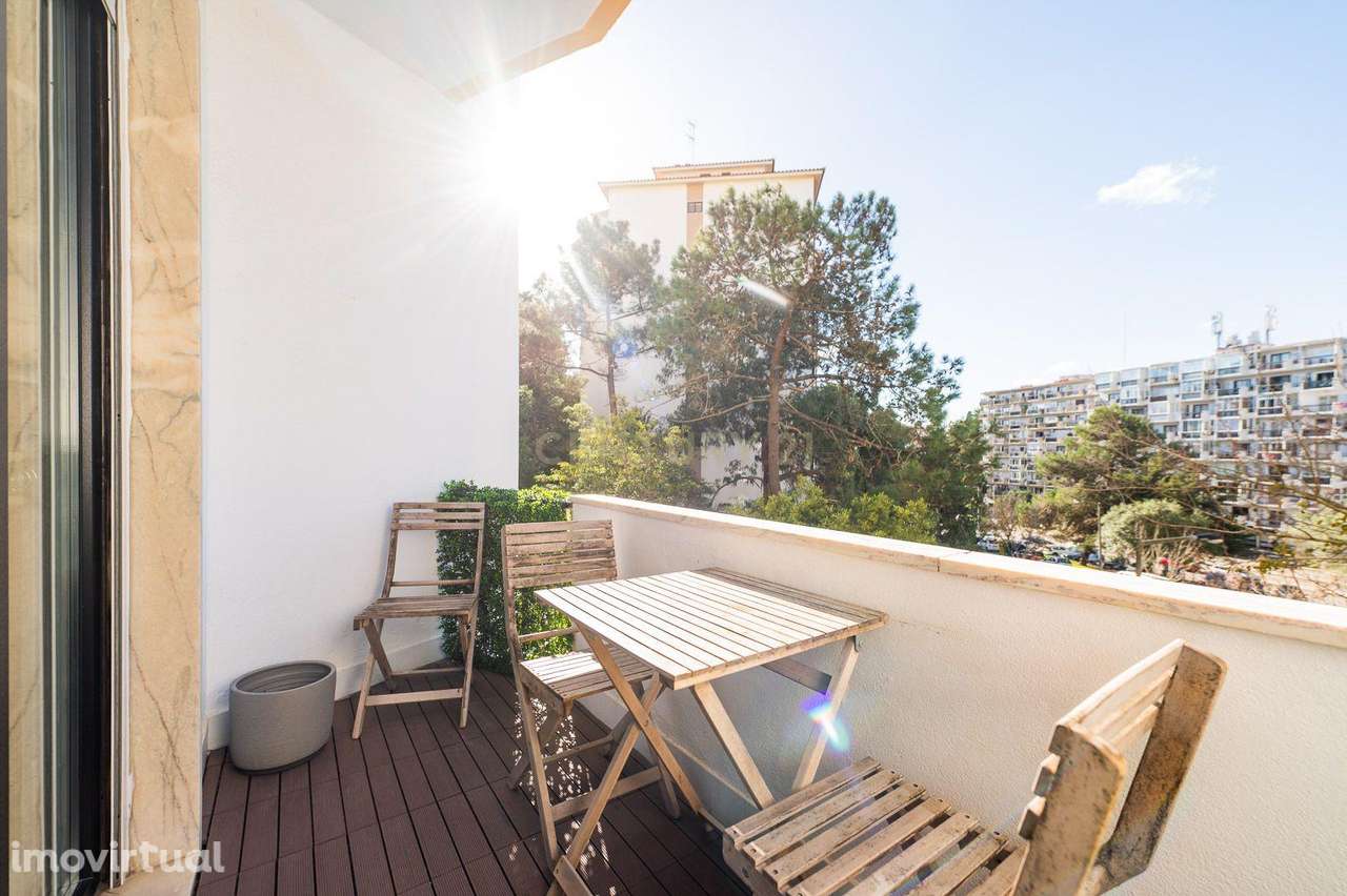 Excelente T2 Totalmente Remodelado | Monte Estoril - Grande imagem: 4/34