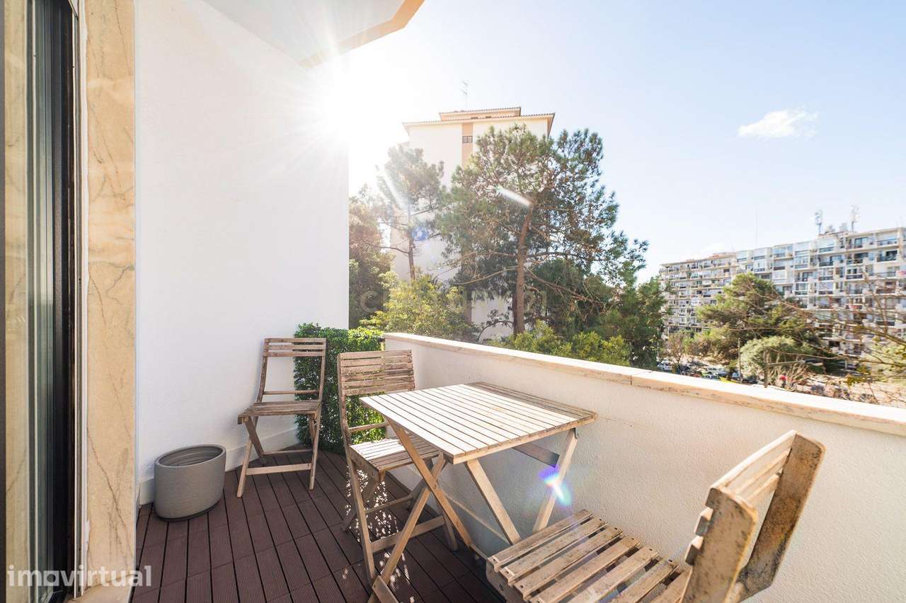 Excelente T2 Totalmente Remodelado | Monte Estoril - Grande imagem: 4/34