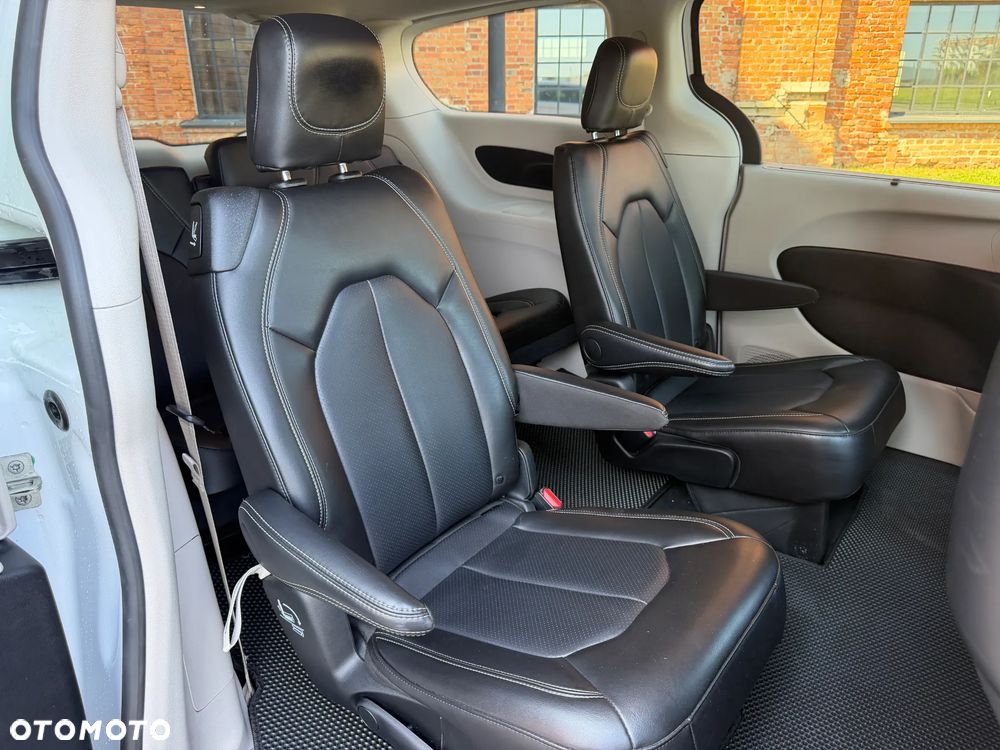 Chrysler Pacifica - 29