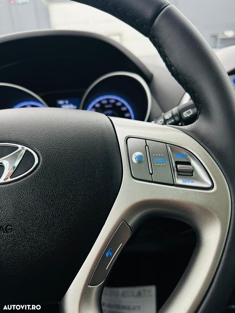 Hyundai ix35 1.7 CRDI 2WD blue Finale Silver - 29