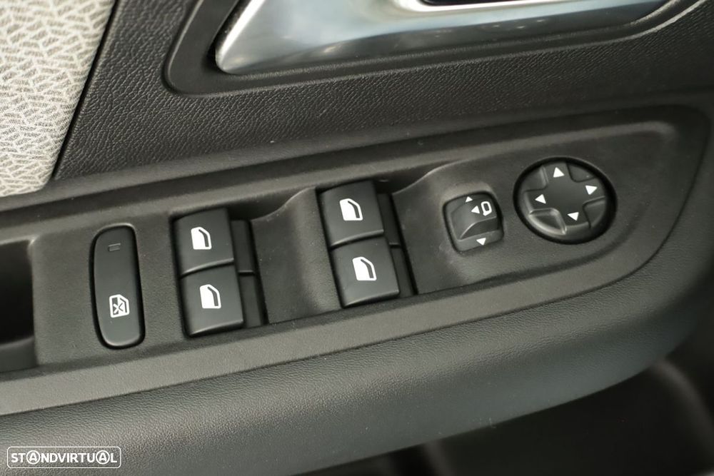 Citroën C4 1.2 PureTech Plus EAT8 - 19