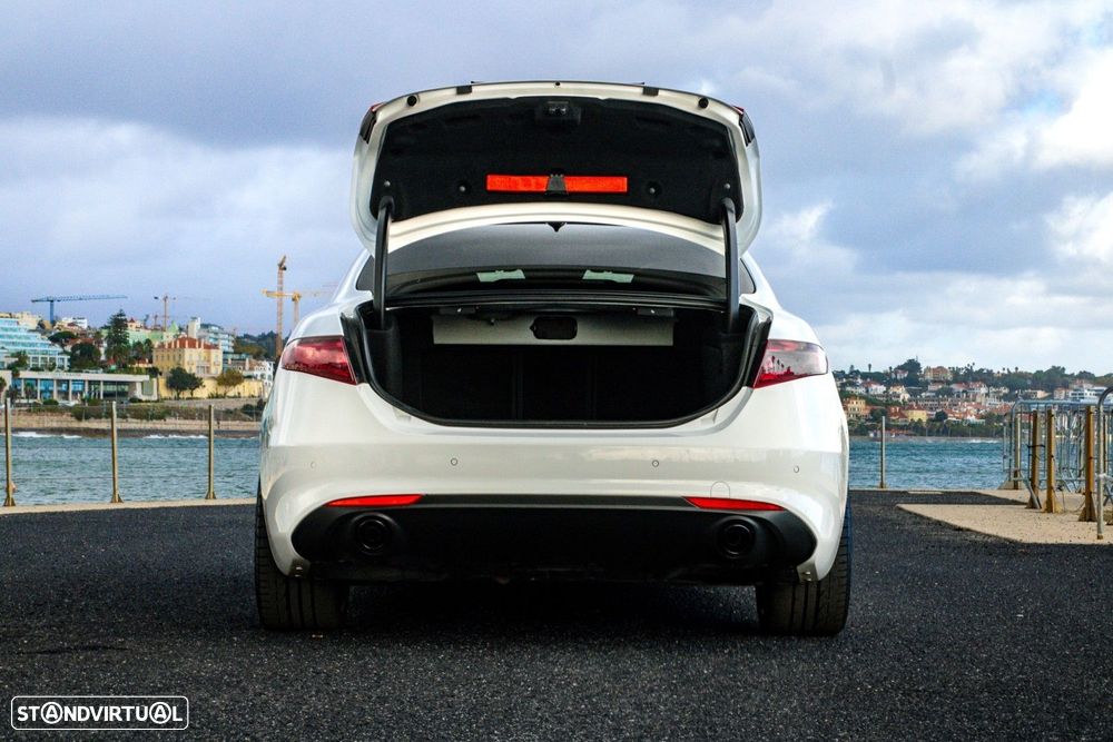 Alfa Romeo Giulia 2.2 D Ti AT8 - 8