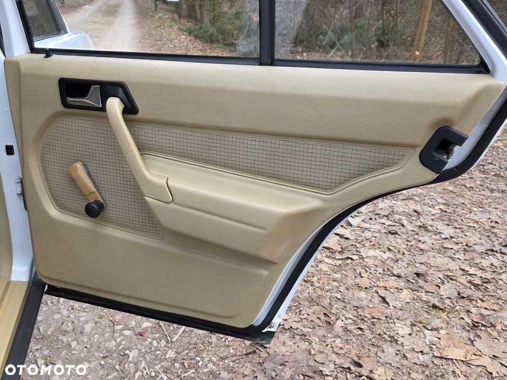 Mercedes-Benz W201 (190) - 33