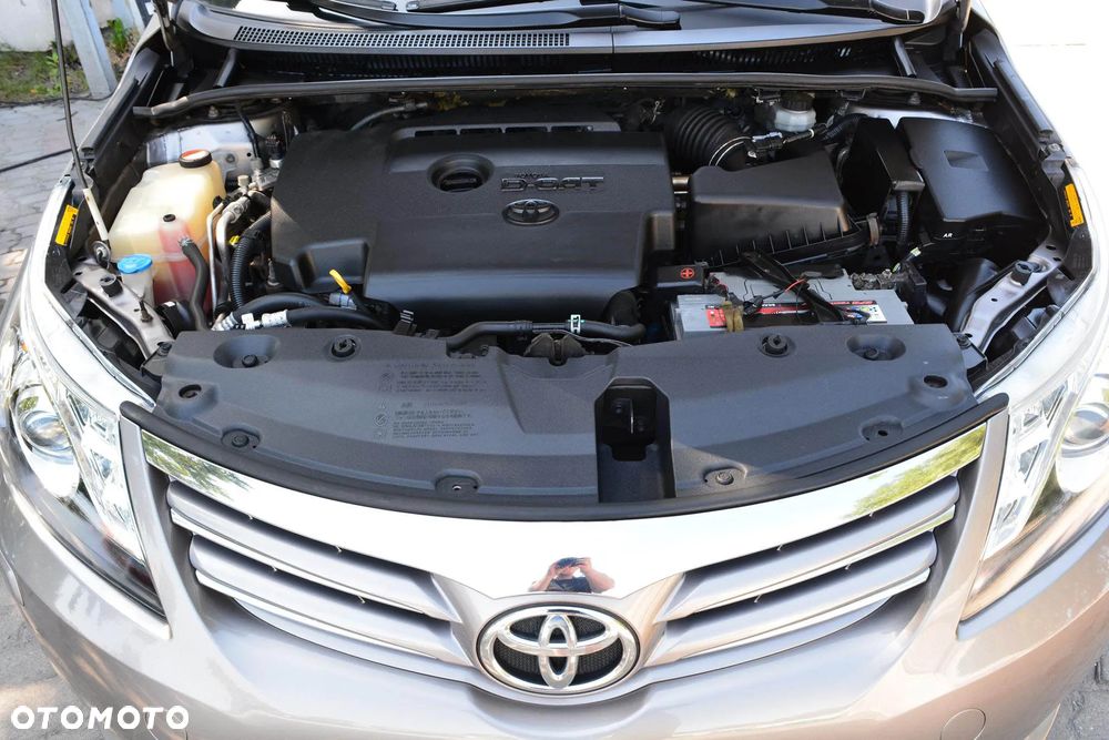 Toyota Avensis 2.2 D-CAT Premium - 11