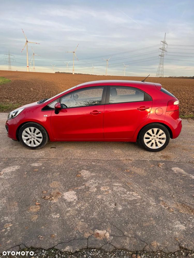 Kia Rio 1.2 L - 5