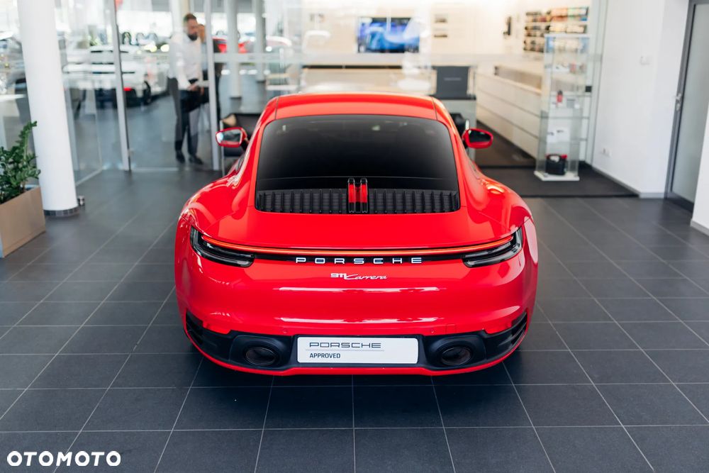 Porsche 911 Carrera - 16