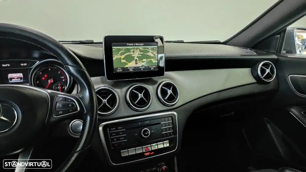 Mercedes-Benz CLA 200 d Shooting Brake AMG Line - 27