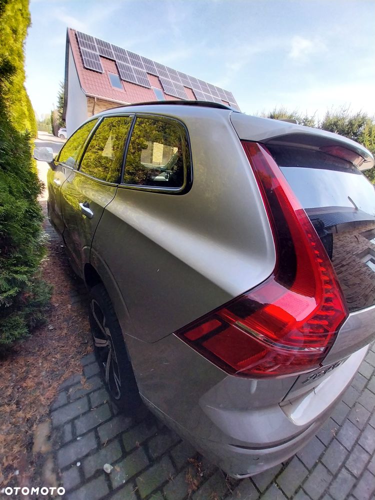 Volvo XC 60 B4 D Plus Dark - 4
