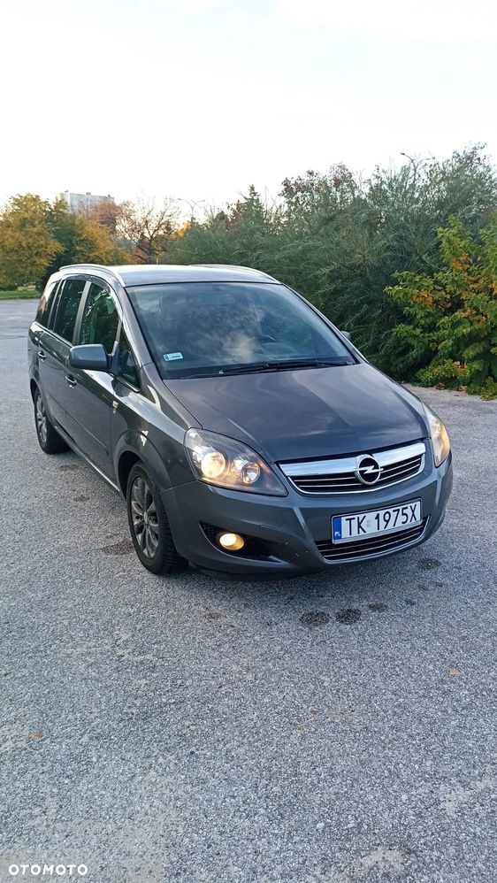 Opel Zafira 2010 photo 2