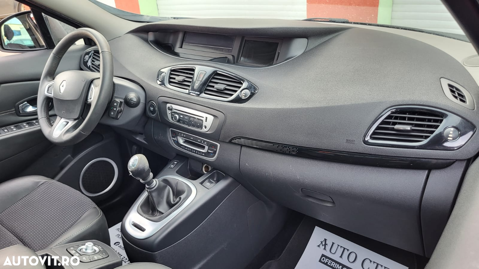 Renault Grand Scenic dCi 130 FAP Start & Stop Luxe - 26