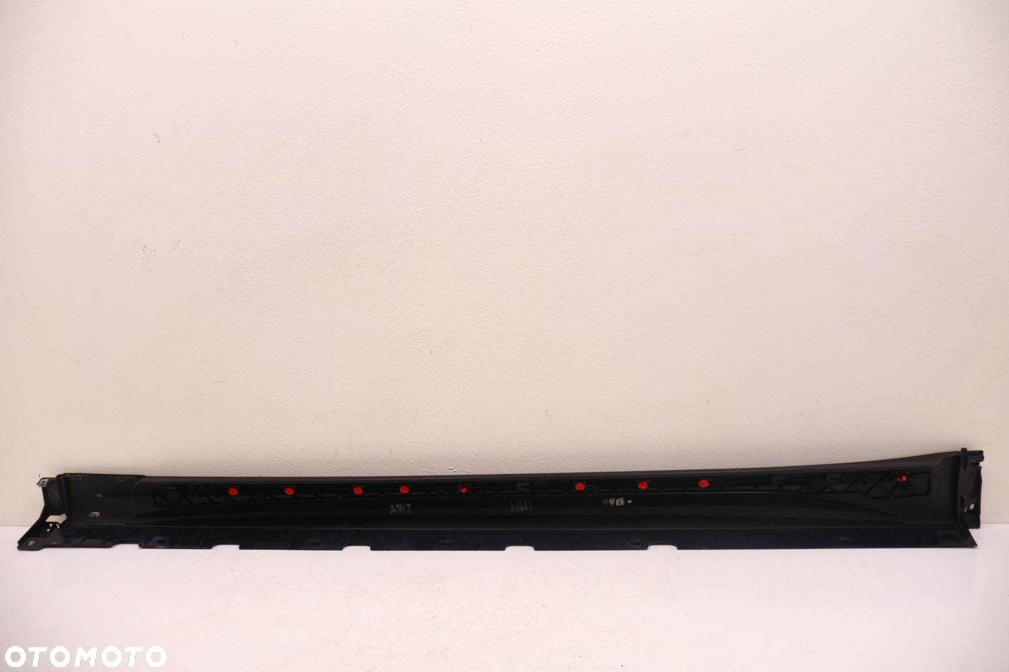 MASERATI GRECALE GT  LISTWA PROGOWA PRAWA 670167153, 670195181 - 7