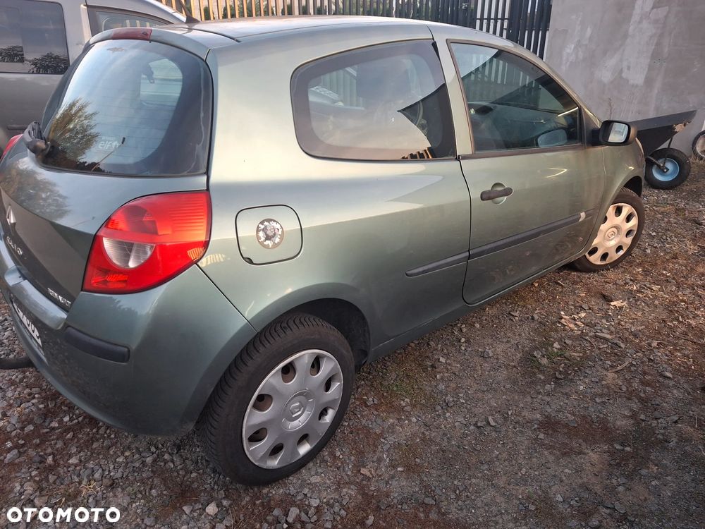 Renault Clio 1.2 16V Authentique - 6